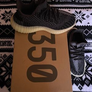 YEEZY boost 350 V2 youth size 5 1/2